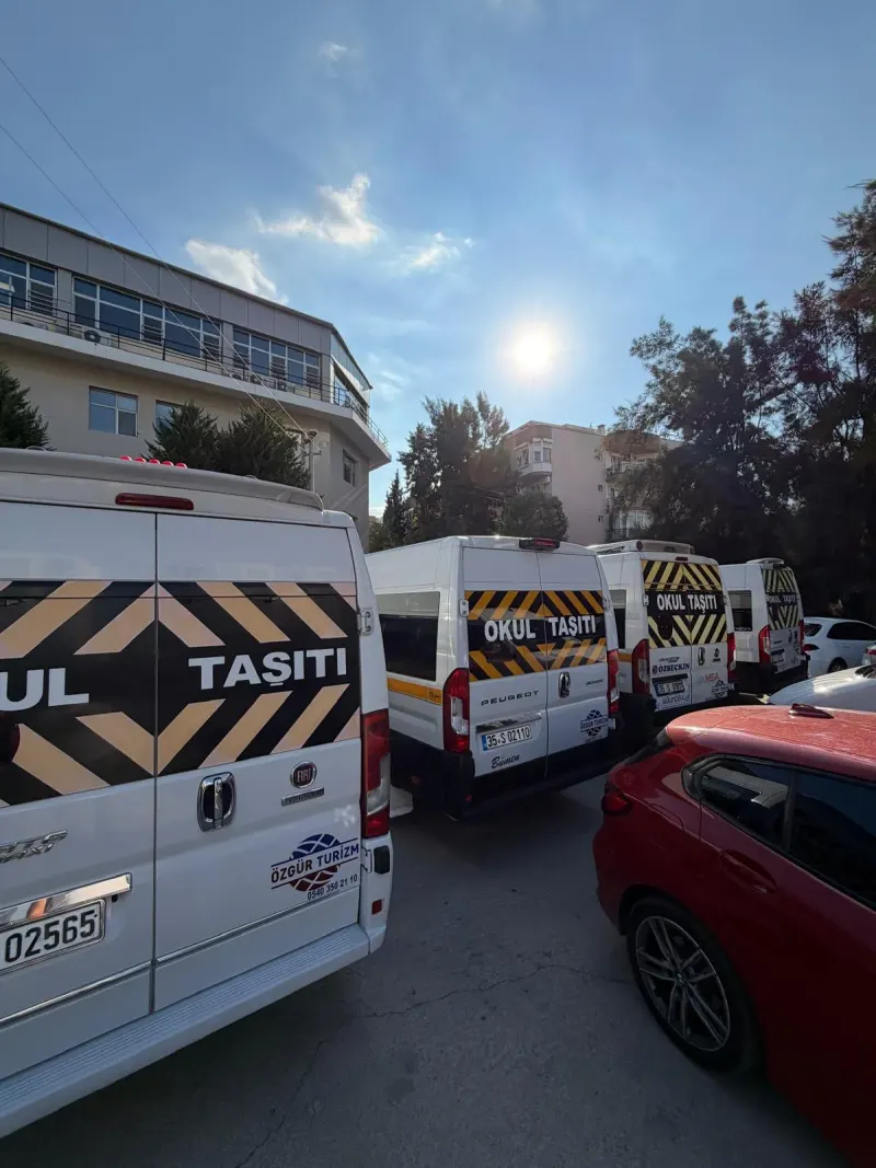 Okul taşıtı levhalı servis araçları